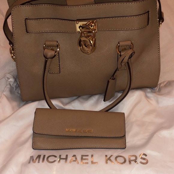 Michele Kors Purse and matching wallet - Picture 2 of 4